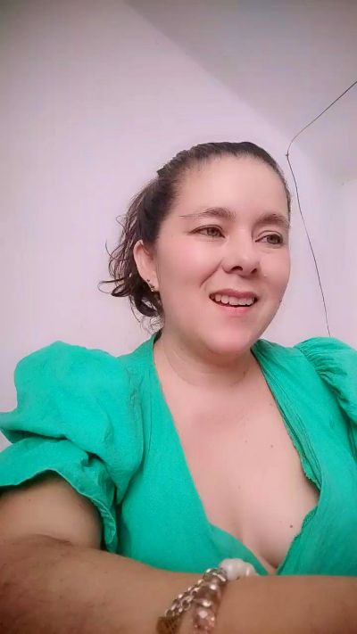 Rose_milff live from France
