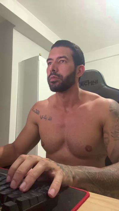 Saradoalto23 live from Brazil