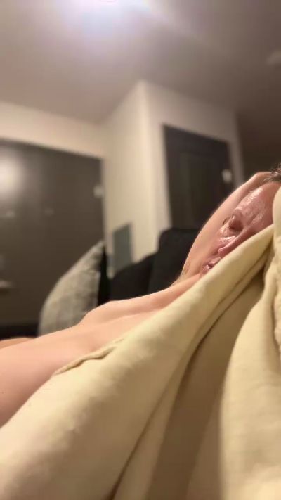 SexyMissBee21 live from United States