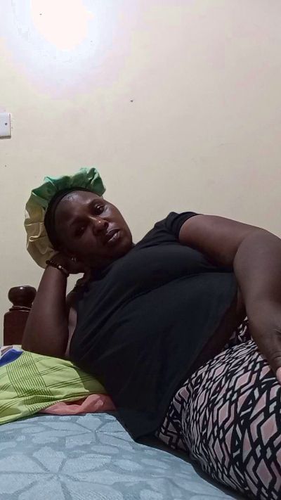 Sexypretty44 live from Kenya