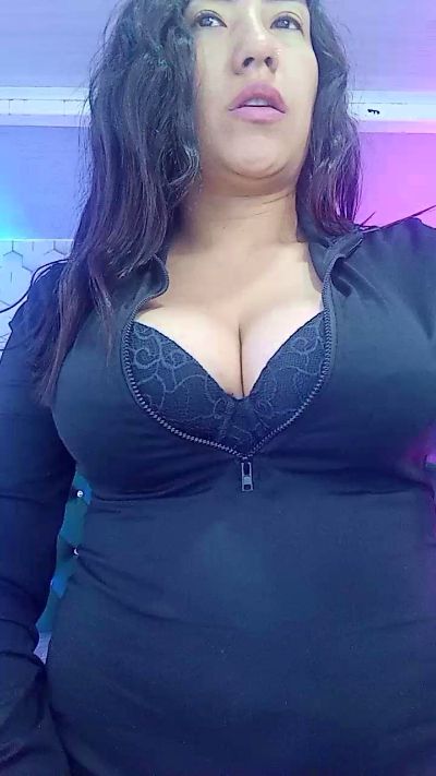 Sofi_hot4_ live from Colombia