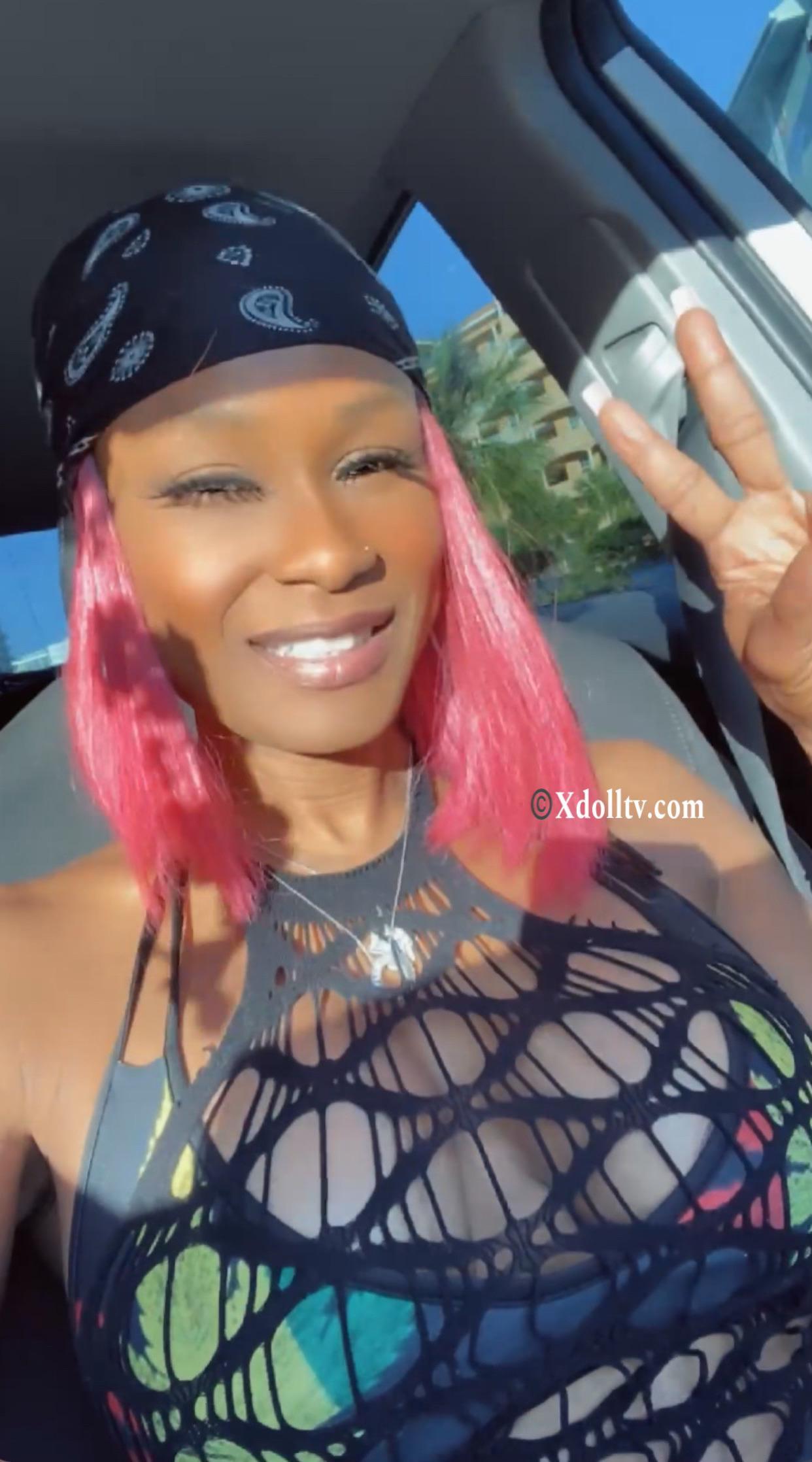 Tiffanilove live from United States