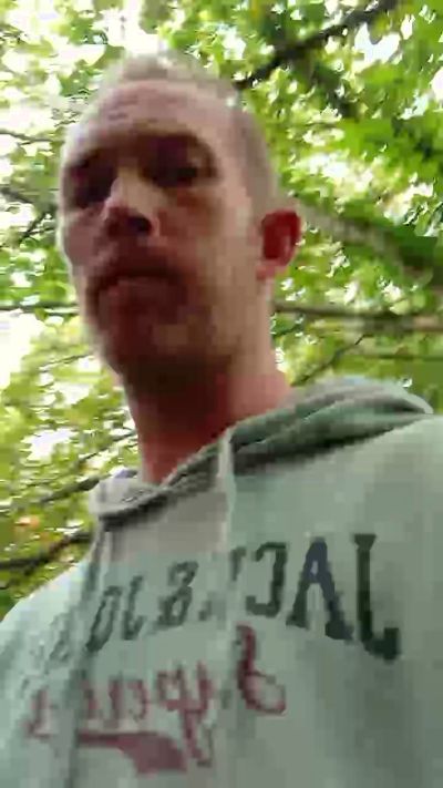 Trolls37 live from France