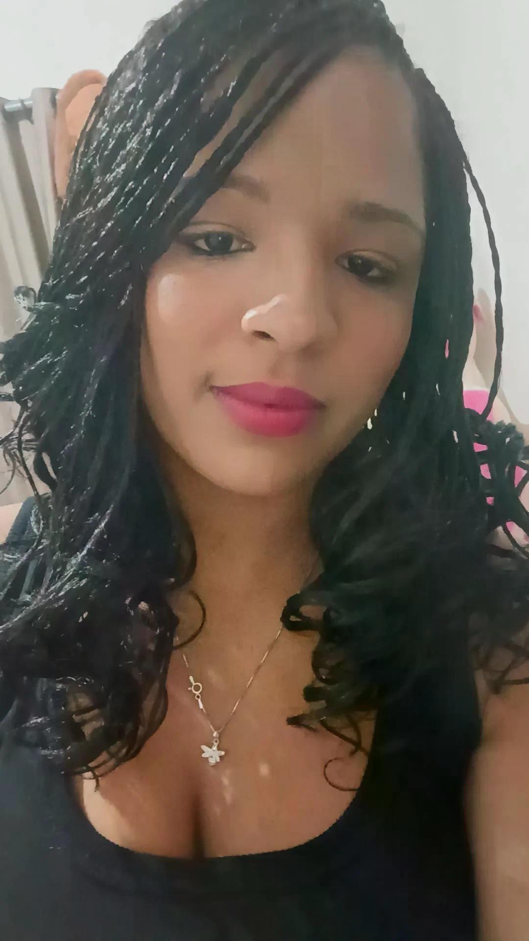 Victoriasantos live from Brazil