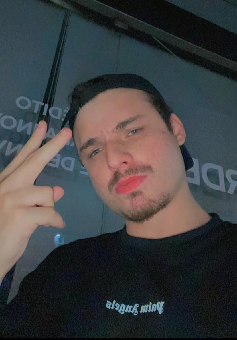 Victoronly22 live from Brazil
