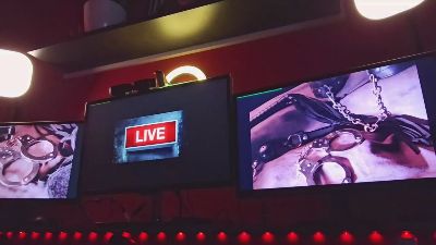 Warren__Jane live from United Kingdom