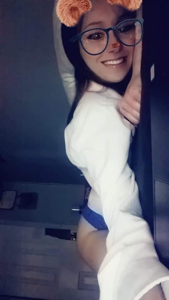 brunettebabexo3 live from United Kingdom