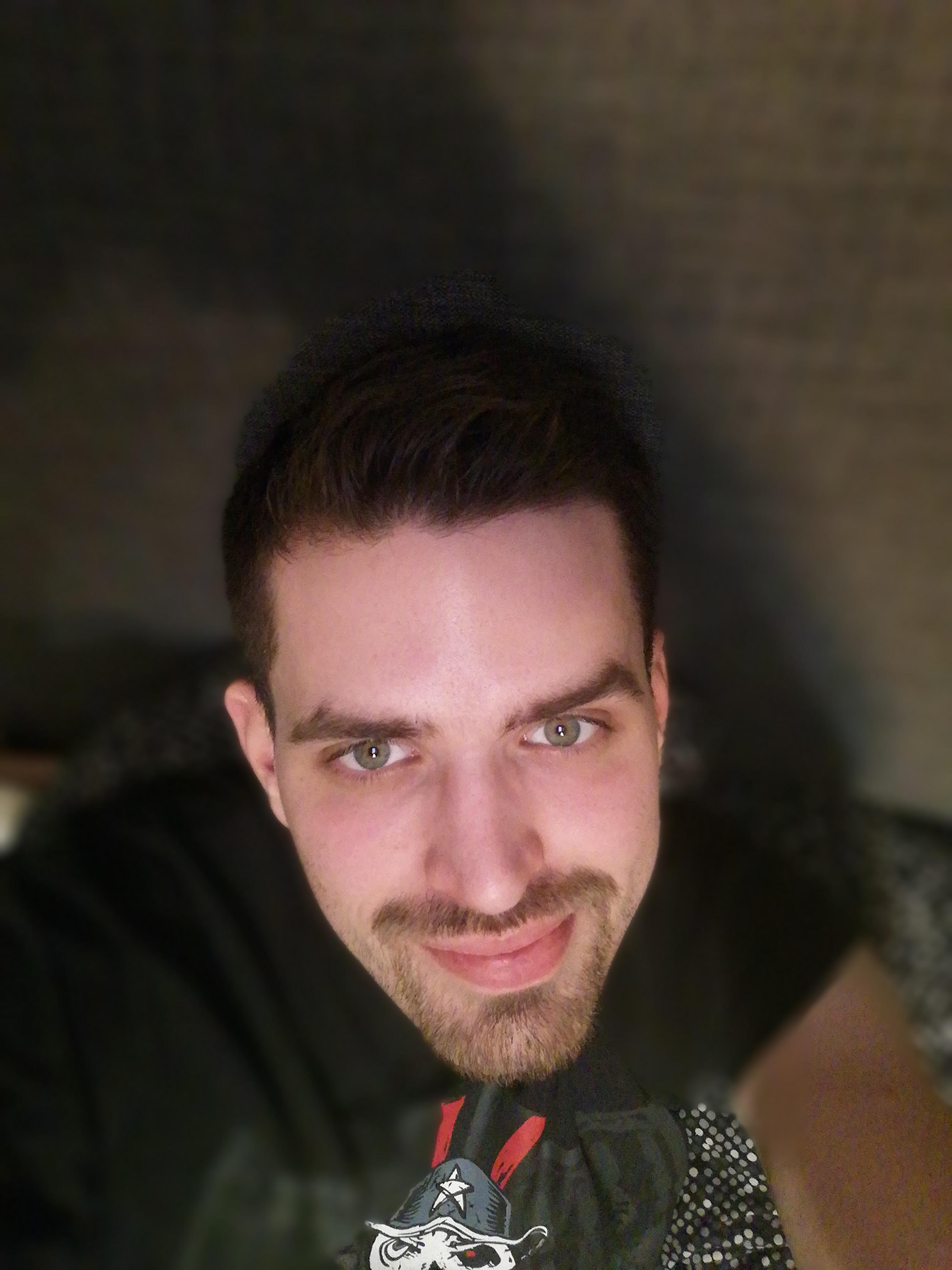 charles9410 live from Sweden