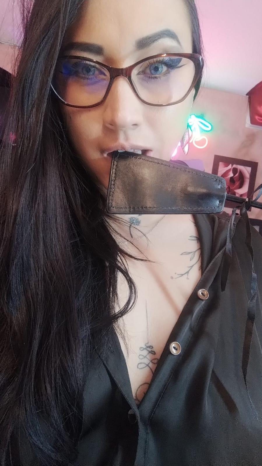 cherry_bombshe4 live from Colombia