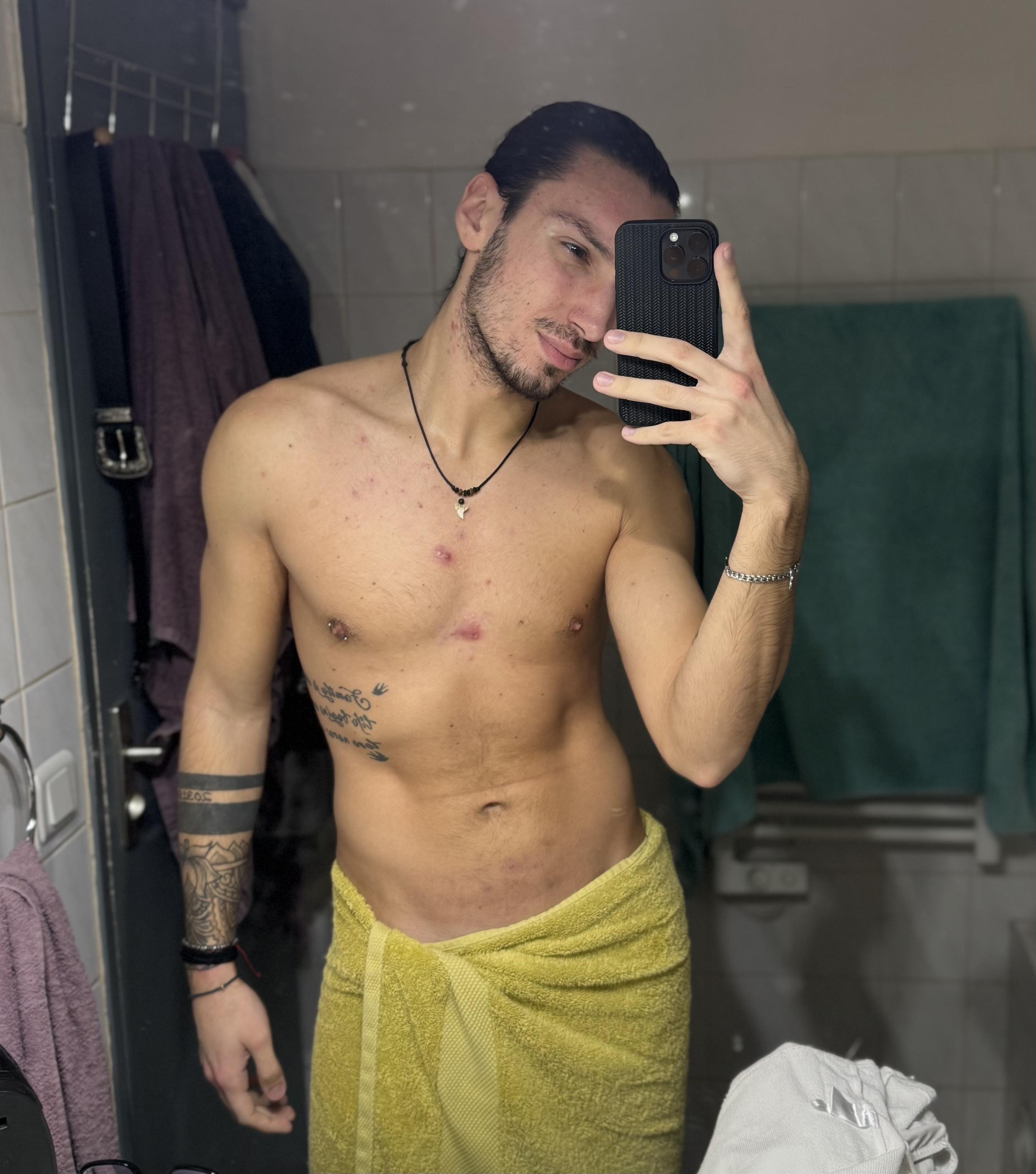 hornyboy_ live from Italy