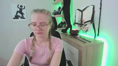 hottieNancy live from United Kingdom