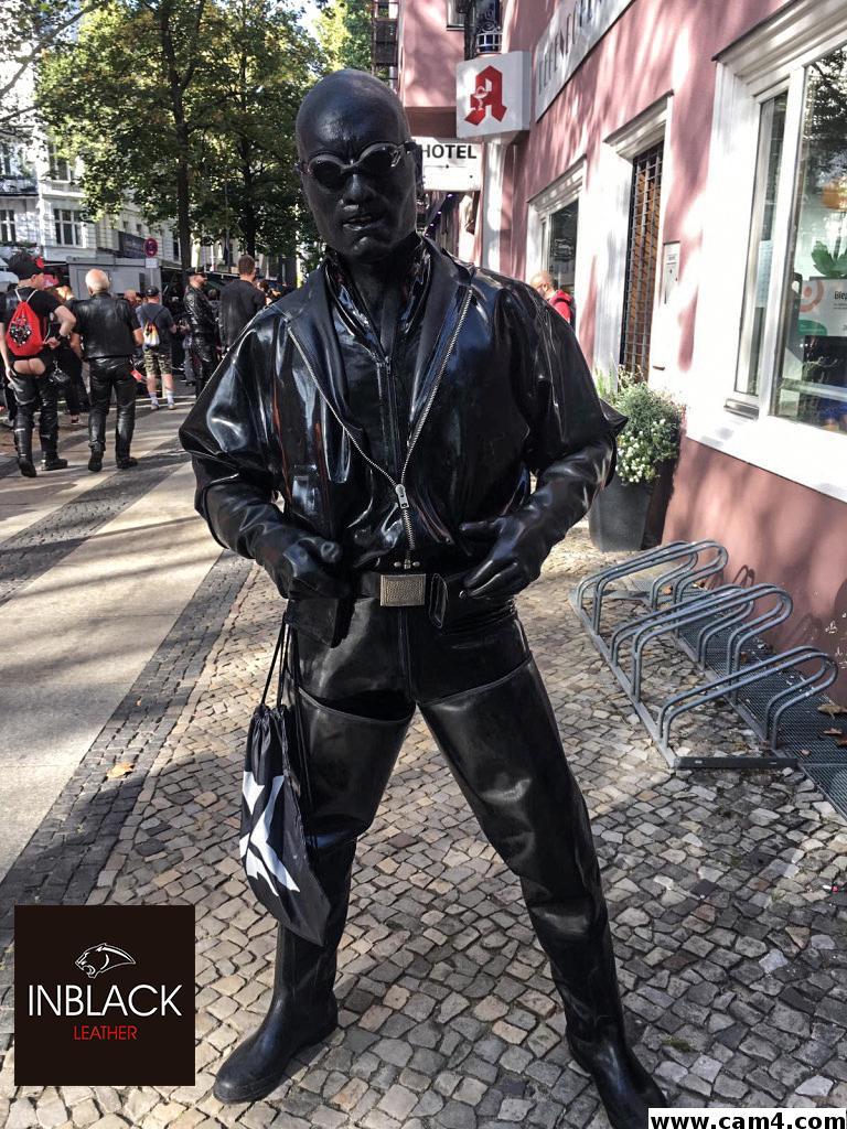 inblack1 live from Spain