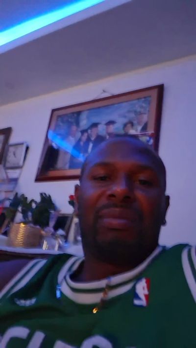 irey_negro live from Colombia