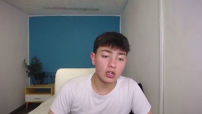 ithan__ live from Colombia