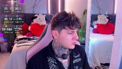 johny_multicum live from Colombia