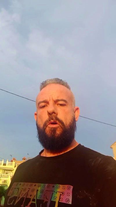kikecastella live from Spain