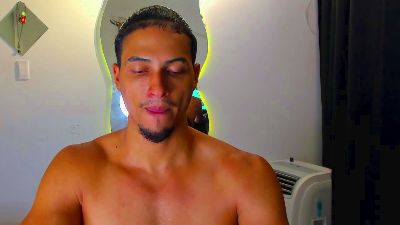 kris_khalifahot live from Colombia