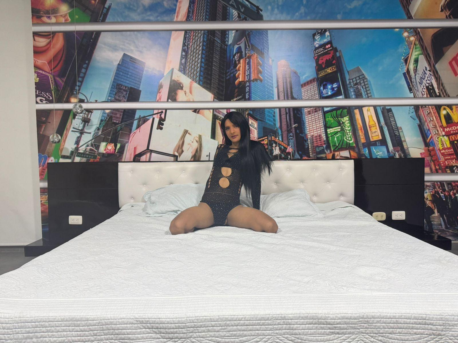 latinmia23hot live from United States