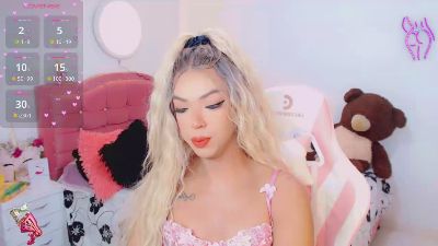lauracollingsss live from Colombia