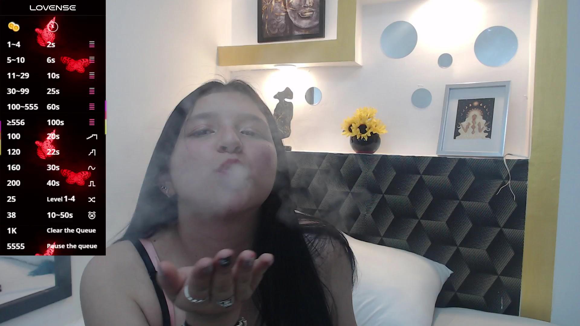 luna_solis live from United States