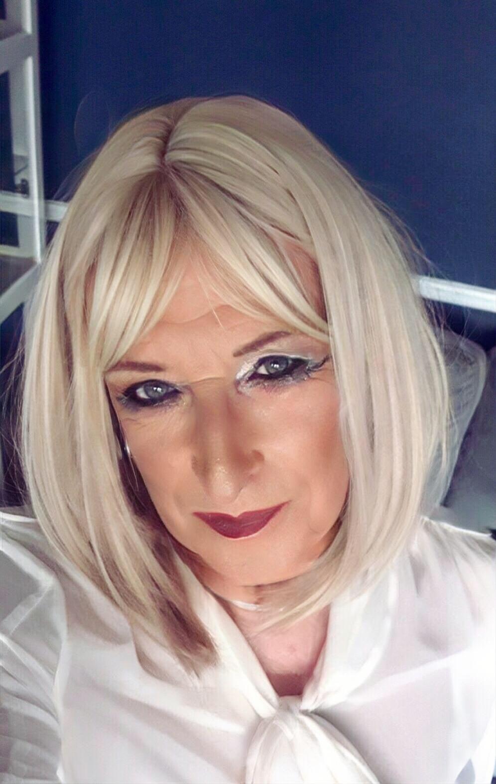 michelle4uXfun live from United Kingdom