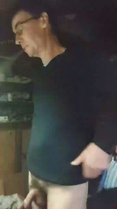 nudeguy2 live from United Kingdom