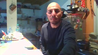 petiso37 live from Argentina