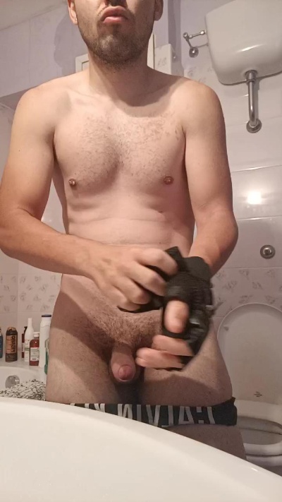 rodrigo1995 live from Italy