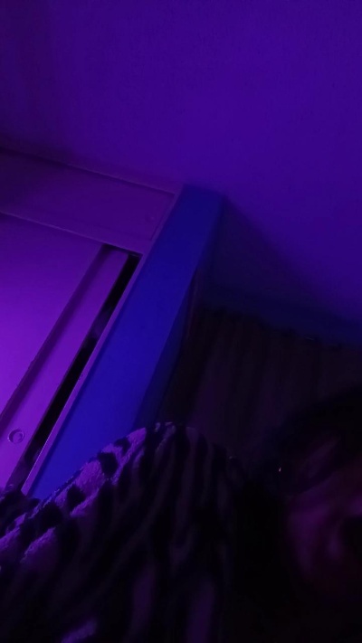 vickyxv1 live from Venezuela